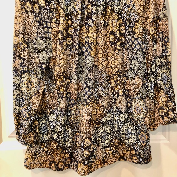 Michael Kors Moroccan tile print 3/4 sleeve blouse with elastic sleeve and hem - Picture 5 of 5